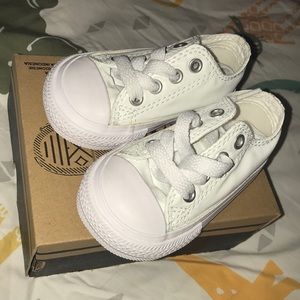 New Infant converse size 3